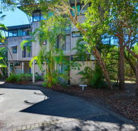 Surfside Beach House 17 - Rainbow Shores Swimming pool 2 minute walk to beach air conditioning relax here - Accommodation VIC