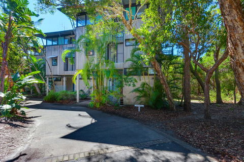 Surfside Beach House 17 - Rainbow Shores, Swimming Pool, 2 Minute Walk To Beach, Air Conditioning, Relax Here - Accommodation VIC 0