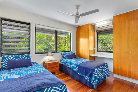Surfside Beach House 17 - Rainbow Shores, Swimming Pool, 2 Minute Walk To Beach, Air Conditioning, Relax Here - Accommodation VIC 3