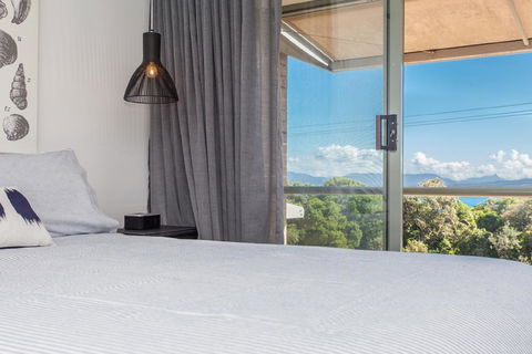 Surfside6 @ James Cook - Clarkes Beach - Accommodation VIC 2