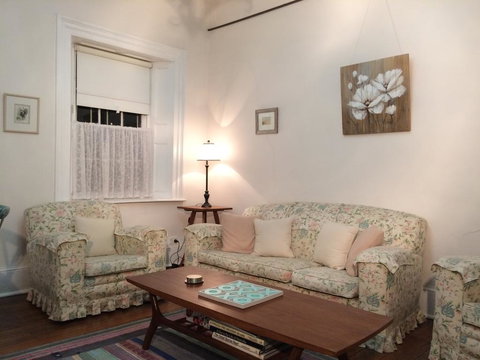 Surgeon's Cottage - Accommodation VIC 1