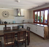 TAKURA HEIGHTS Modern Country Apartment with pool access - Accommodation VIC