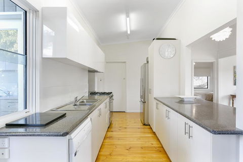 Tallarook Beach House - Very Close To Beach - Accommodation VIC 3