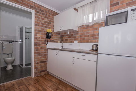 Tally Ho Motor Inn - Accommodation VIC 2