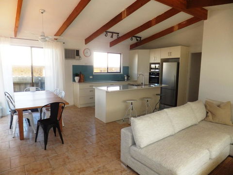 TERRIFIC ON TAMARA CRESCENT - Accommodation VIC 3