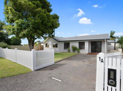 THE ASHMAN HOUSE - Modern And Close To Town - Accommodation VIC 0