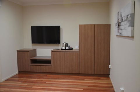 The Australian Hotel Motel - Accommodation VIC 3