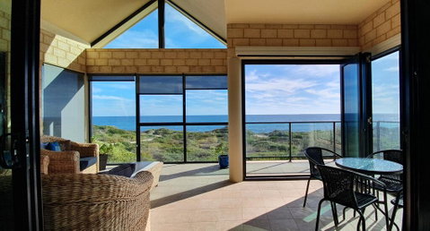 The Beach House - Port Bouvard - Accommodation VIC 0