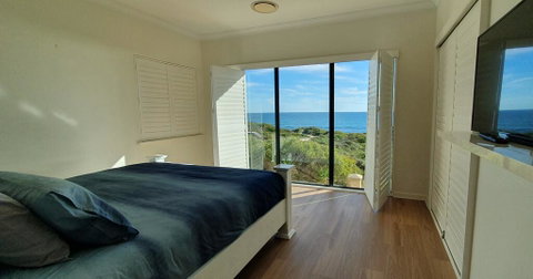 The Beach House - Port Bouvard - Accommodation VIC 2