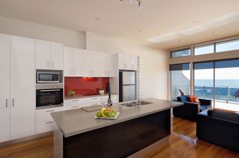 Penguin Waterfront Escape - Accommodation VIC 11