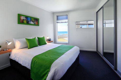 Penguin Waterfront Escape - Accommodation VIC 8