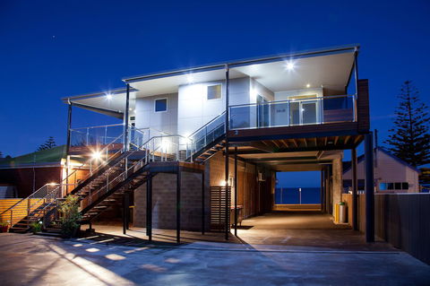 Penguin Waterfront Escape - Accommodation VIC 5