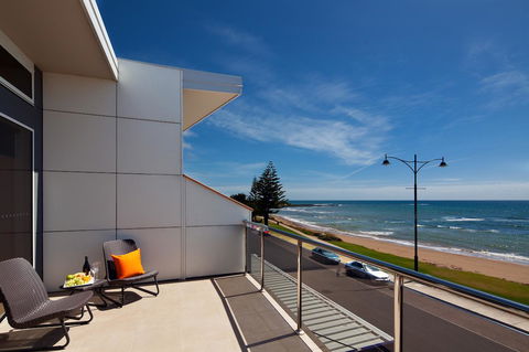 Penguin Waterfront Escape - Accommodation VIC 3