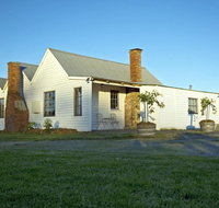 Buttons Cottage - Accommodation VIC