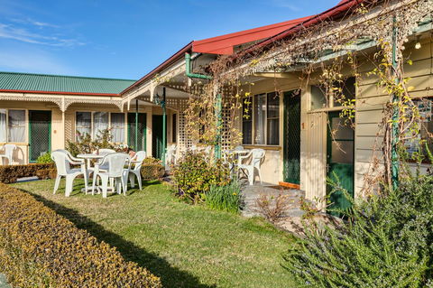 Wintersun Gardens Motel - Accommodation VIC 24