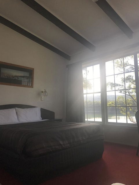 The Fox And Hounds Historic Hotel - Accommodation VIC 15