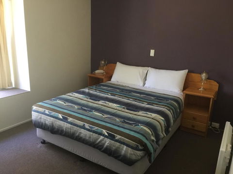 The Fox And Hounds Historic Hotel - Accommodation VIC 10