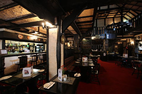 The Fox And Hounds Historic Hotel - Accommodation VIC 35