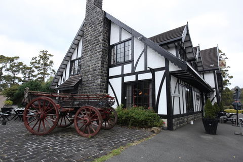 The Fox And Hounds Historic Hotel - Accommodation VIC 26