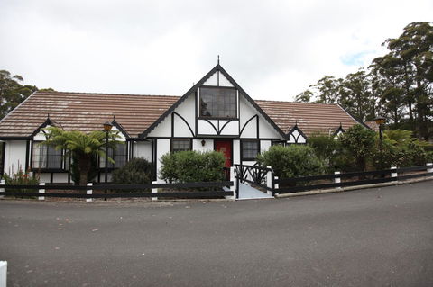 The Fox And Hounds Historic Hotel - Accommodation VIC 22