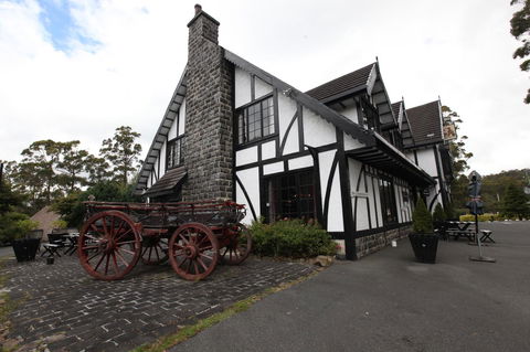 The Fox And Hounds Historic Hotel - Accommodation VIC 32