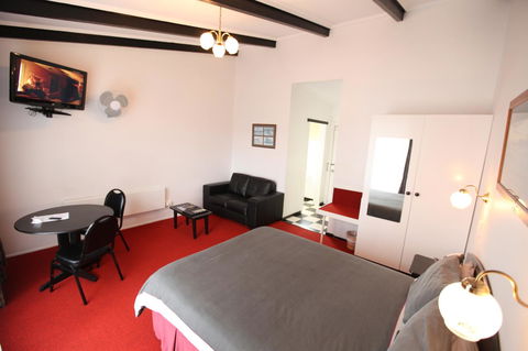 The Fox And Hounds Historic Hotel - Accommodation VIC 34