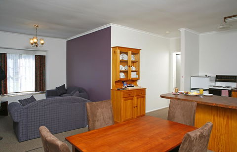 The Fox And Hounds Historic Hotel - Accommodation VIC 20