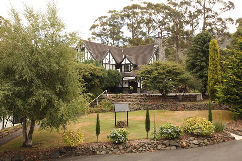 The Fox And Hounds Historic Hotel - Accommodation VIC 39