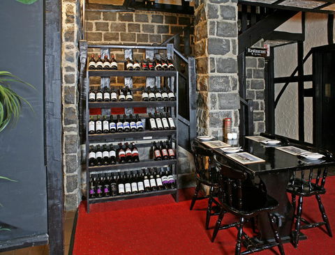 The Fox And Hounds Historic Hotel - Accommodation VIC 23