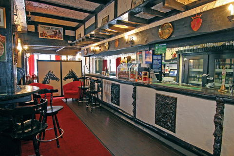 The Fox And Hounds Historic Hotel - Accommodation VIC 33