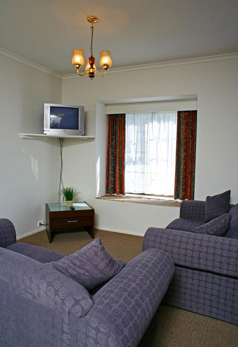 The Fox And Hounds Historic Hotel - Accommodation VIC 24