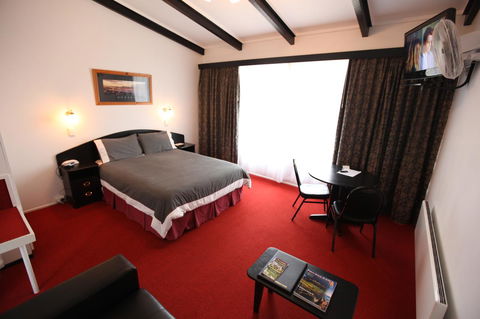 The Fox And Hounds Historic Hotel - Accommodation VIC 16