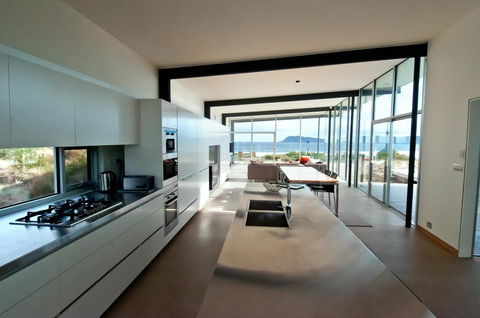 Cloudy Bay Beach House - Accommodation VIC 31