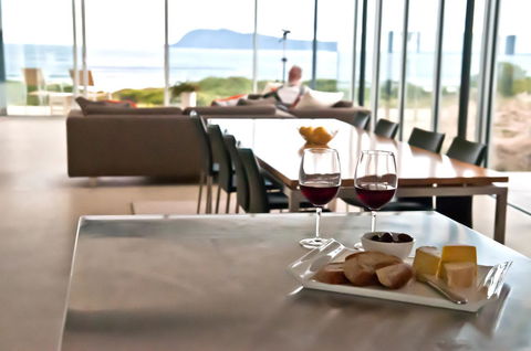 Cloudy Bay Beach House - Accommodation VIC 30