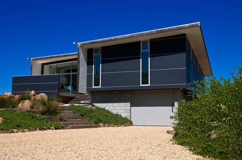 Cloudy Bay Beach House - Accommodation VIC 2
