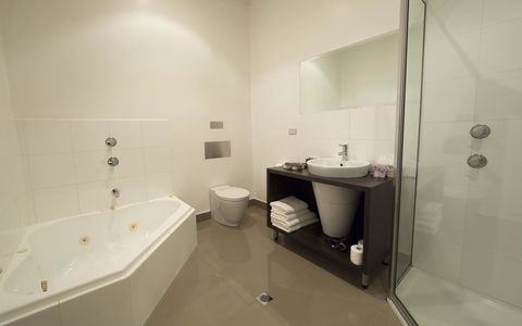 Ikon Hotel - Accommodation VIC 9