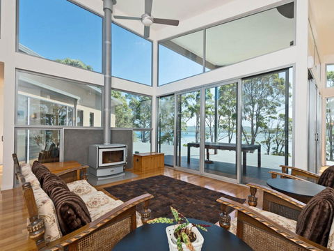 Cloudy Bay Lagoon Estate - Accommodation VIC 3