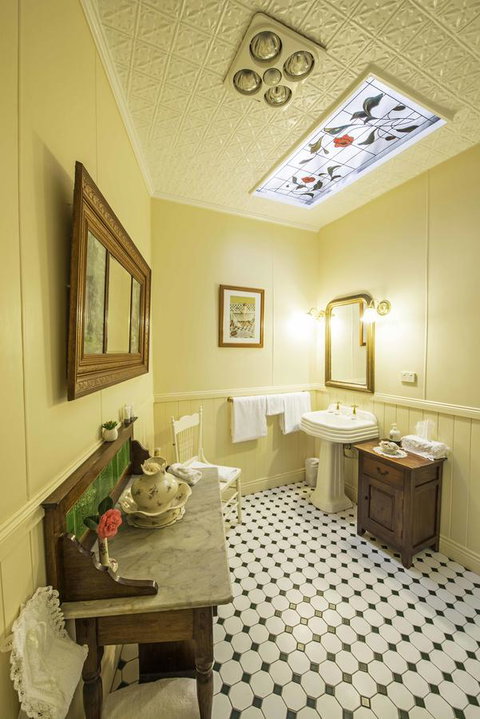 Touchwood Cottages - Accommodation VIC 36