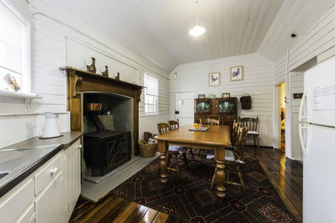 Touchwood Cottages - Accommodation VIC 43