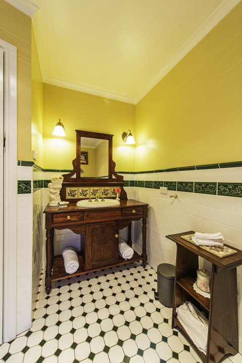Touchwood Cottages - Accommodation VIC 11