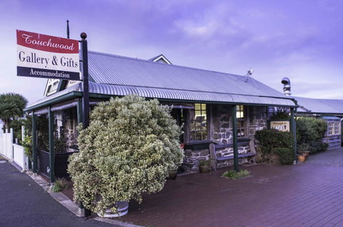 Touchwood Cottages - Accommodation VIC 6