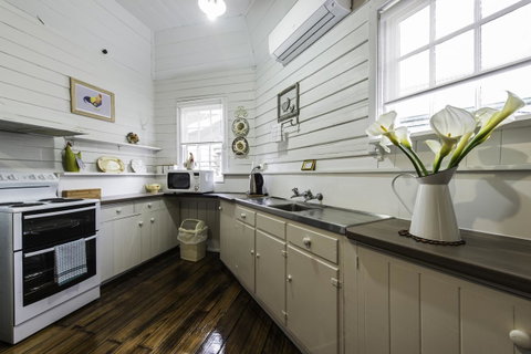 Touchwood Cottages - Accommodation VIC 12