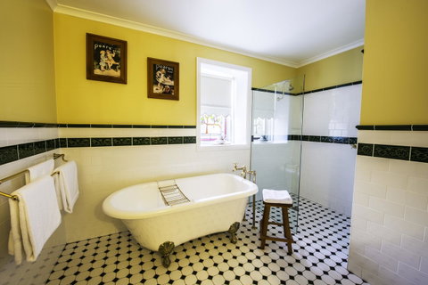 Touchwood Cottages - Accommodation VIC 10