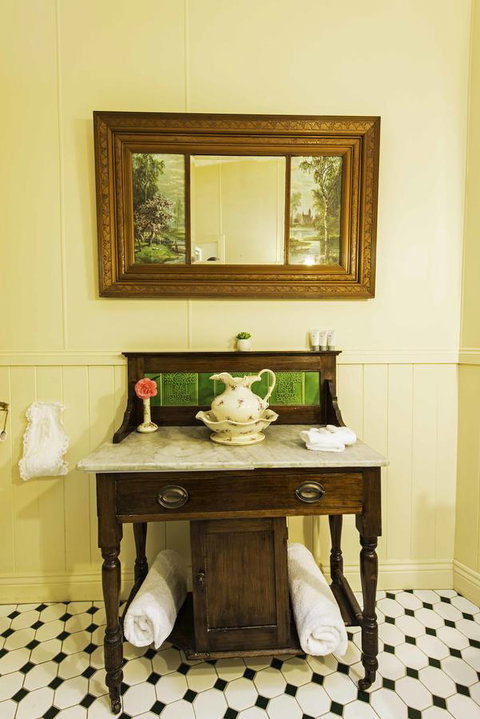 Touchwood Cottages - Accommodation VIC 37