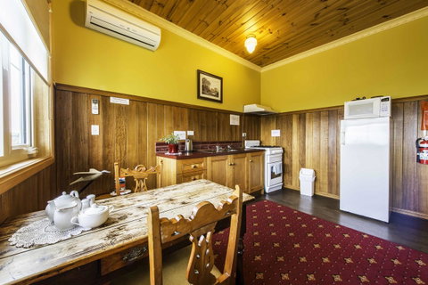Touchwood Cottages - Accommodation VIC 39