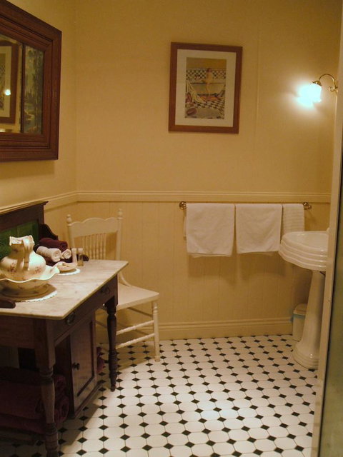Touchwood Cottages - Accommodation VIC 21