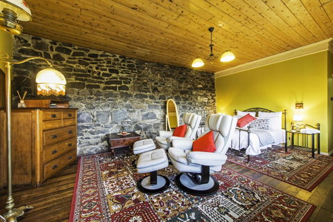Touchwood Cottages - Accommodation VIC 38