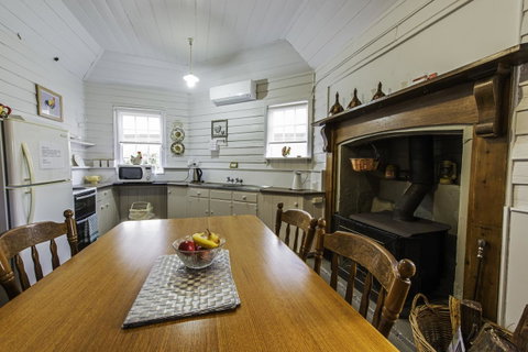 Touchwood Cottages - Accommodation VIC 14