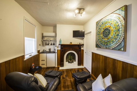 Touchwood Cottages - Accommodation VIC 9