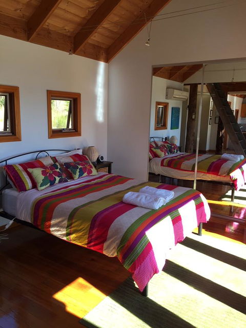 The Tree House - Accommodation VIC 0